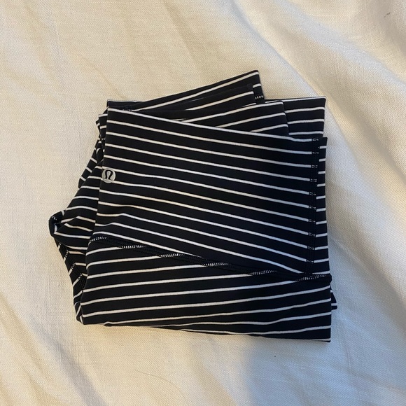 Lululemon Cropped Stripe Legginging - Picture 2 of 4